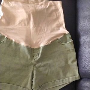 Liz Lange maternity green shorts. S (SMALL)